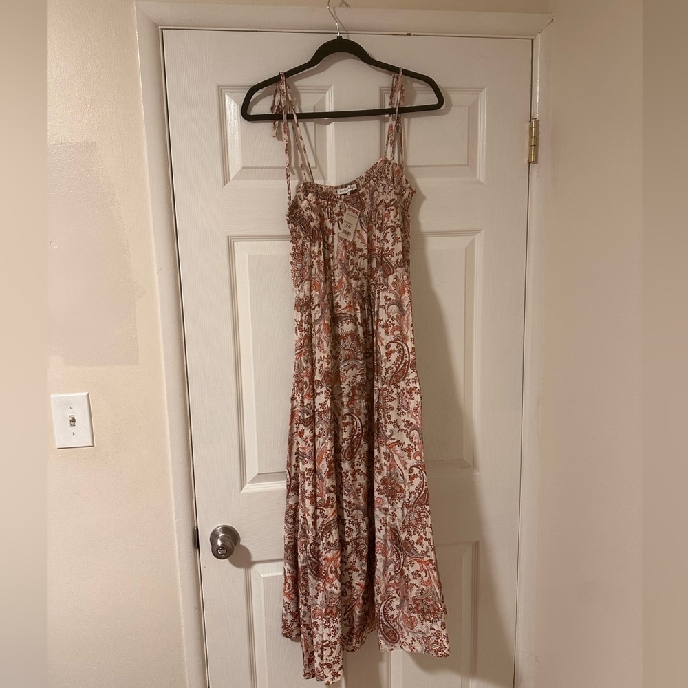 Moon River Pink and Cream Paisley Maxi Dress